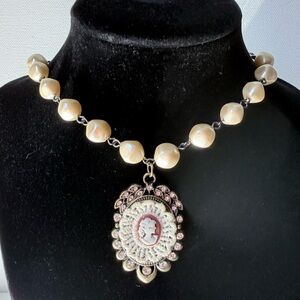 Vintage-Inspired Cream Pearl Necklace with Cameo Pendant